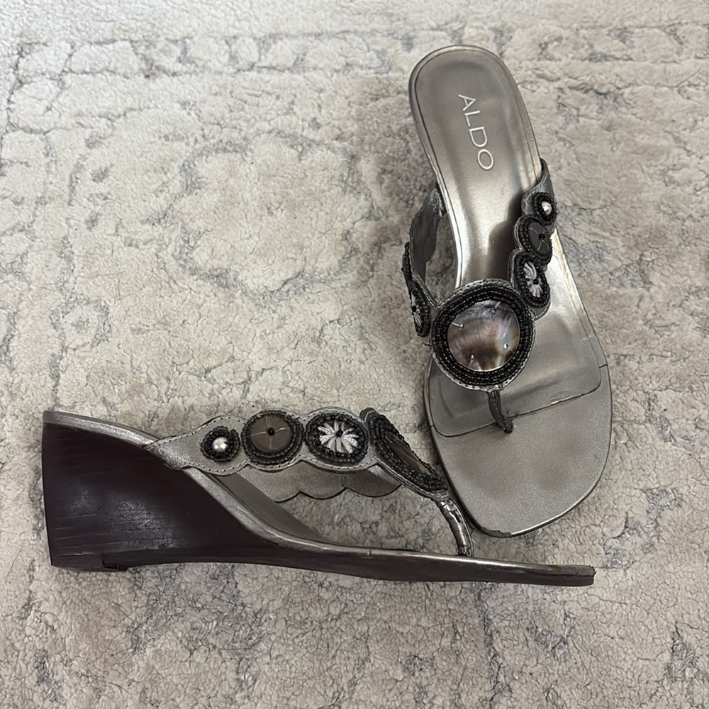 Aldo Bremerhavena silver metallic pewter  embellished thong wedge sandal Size 7